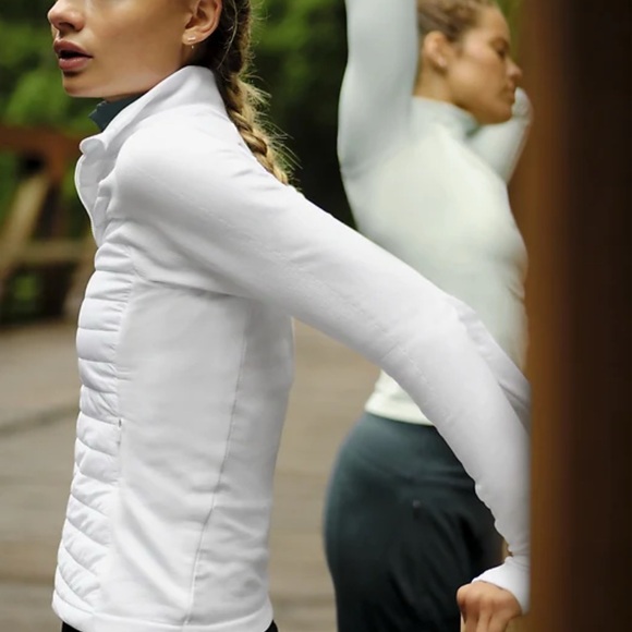 ATHLETA Women's White Quilted Ski Jacket - Picture 3 of 16